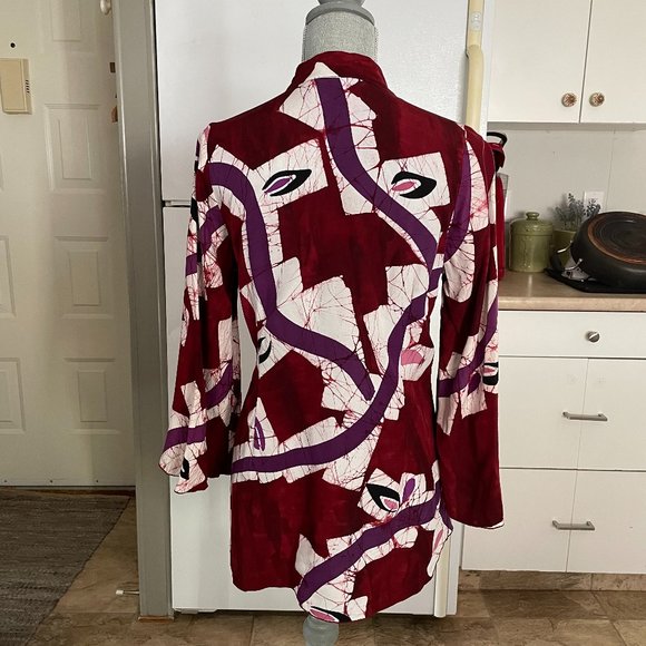 Stylish Women's Red and Purple Button-Up Top - Picture 8 of 13